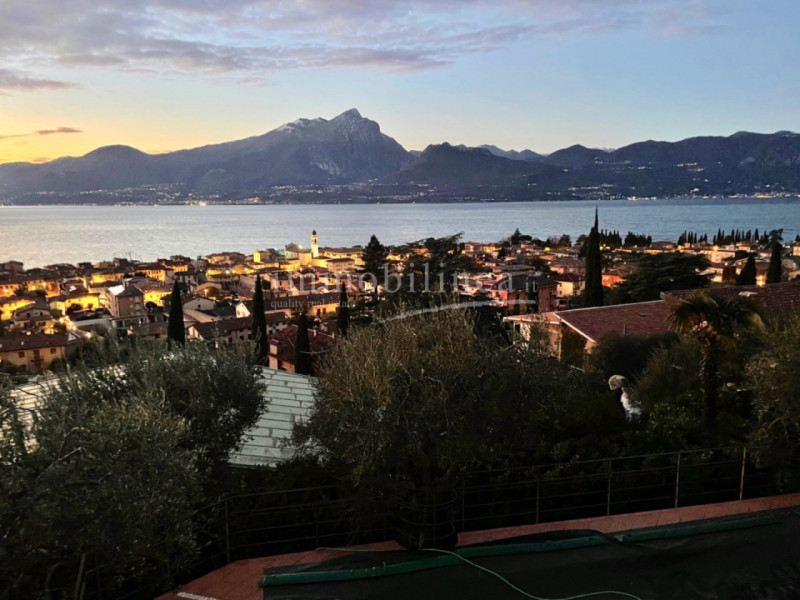 Immagine 25 di Villa in vendita  in Luigi Pirandello a Torri Del Benaco