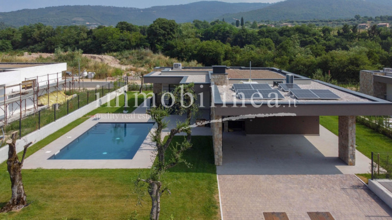 Immagine 1 di Villa in vendita  in Rossar a Costermano sul Garda