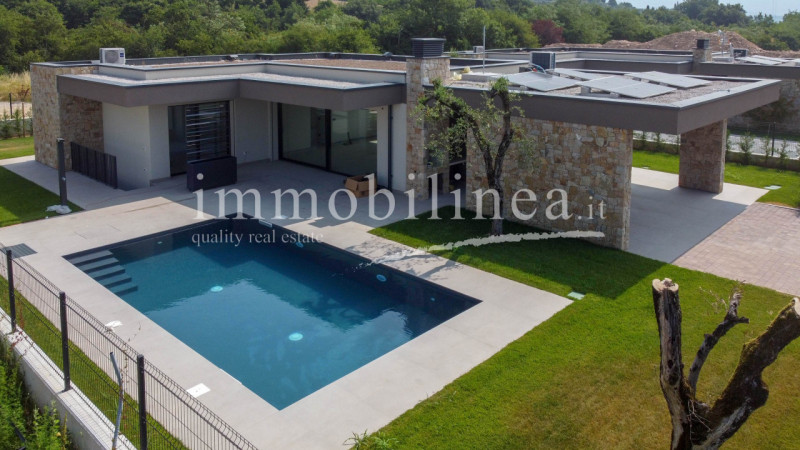 Immagine 5 di Villa in vendita  in Rossar a Costermano sul Garda