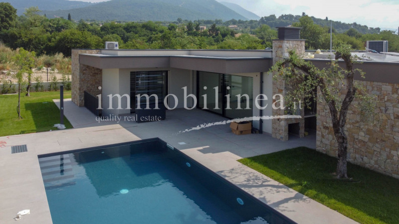 Immagine 8 di Villa in vendita  in Rossar a Costermano sul Garda