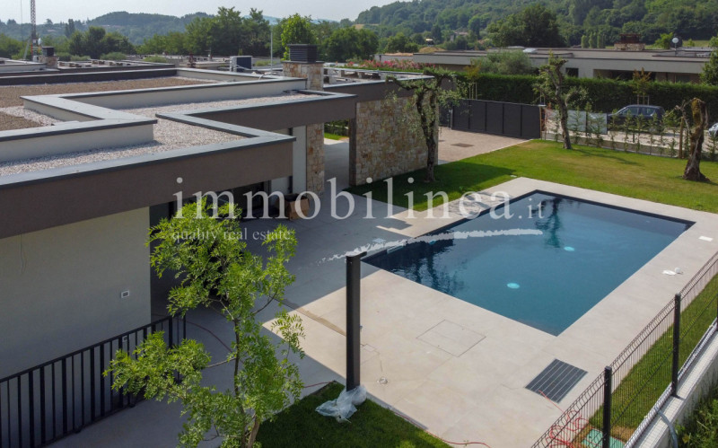 Immagine 9 di Villa in vendita  in Rossar a Costermano sul Garda