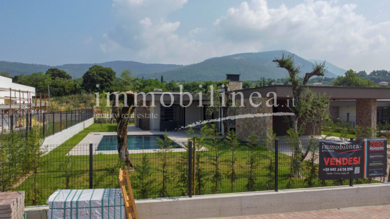 Immagine 10 di Villa in vendita  in Rossar a Costermano sul Garda