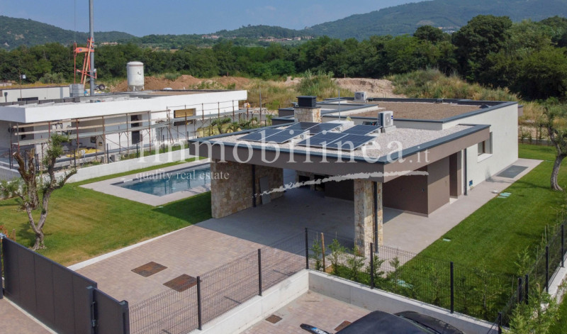 Immagine 11 di Villa in vendita  in Rossar a Costermano sul Garda