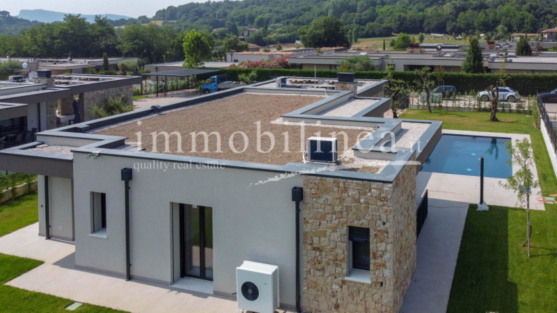 Immagine 12 di Villa in vendita  in Rossar a Costermano sul Garda