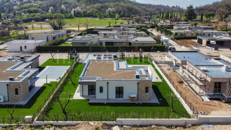 Immagine 13 di Villa in vendita  in Rossar a Costermano sul Garda