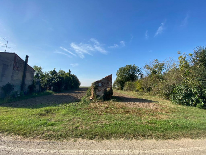 Immagine 7 di Palazzo in vendita  in STRAD MANDRAGO 52 a Roverbella