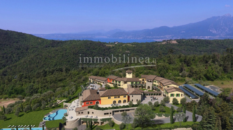 Immagine 2 di Hotel in vendita  in Zel a Costermano sul Garda