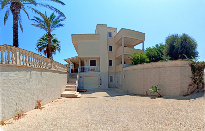 Immagine 3 di Villa in vendita  in CASAV a Fasano