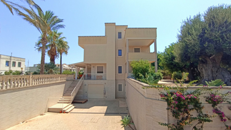 Immagine 6 di Villa in vendita  in CASAV a Fasano