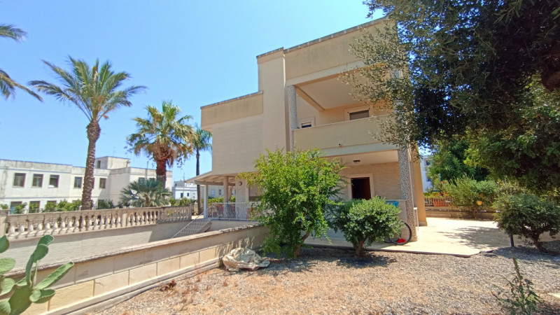 Immagine 9 di Villa in vendita  in CASAV a Fasano