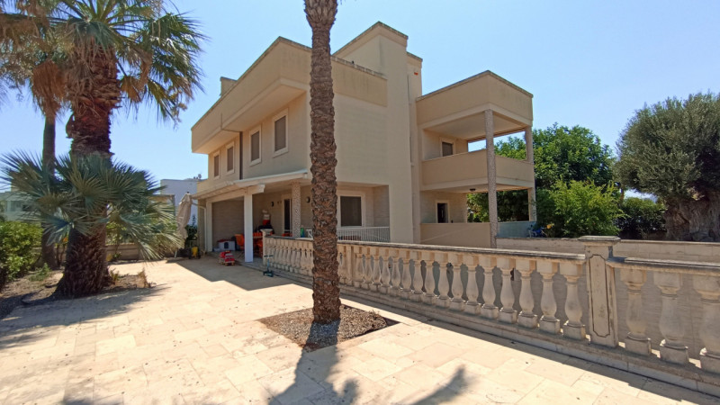 Immagine 10 di Villa in vendita  in CASAV a Fasano