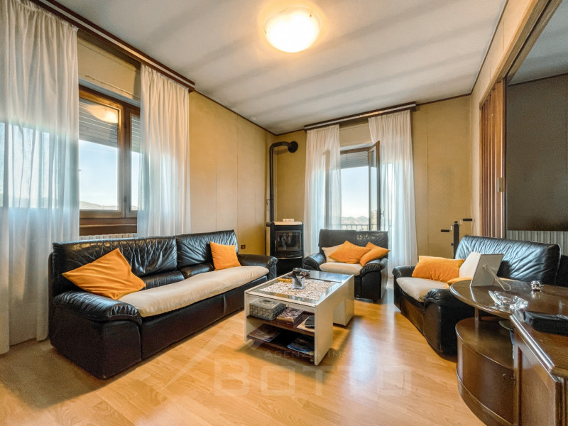 Immagine 2 di Casa indipendente in vendita  in Via Omegna 16 a Arola