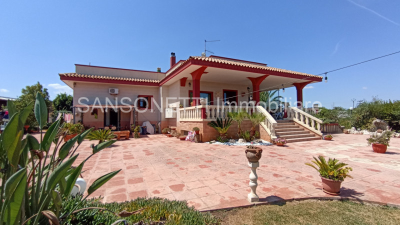 Immagine 1 di Villa in vendita  in Fascianello a Fasano