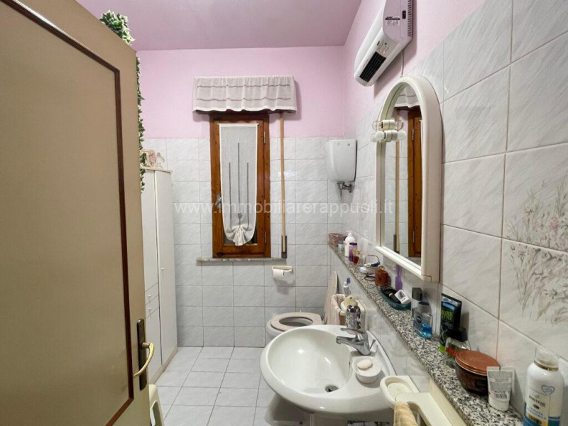 Immagine 10 di Casa indipendente in vendita  a Sinalunga