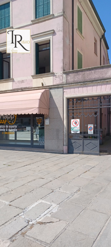 Immagine 2 di Palazzo in vendita  a Trecenta