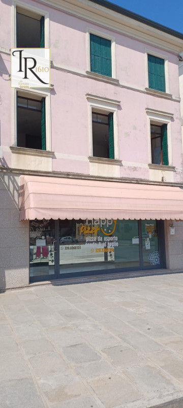 Immagine 32 di Palazzo in vendita  a Trecenta