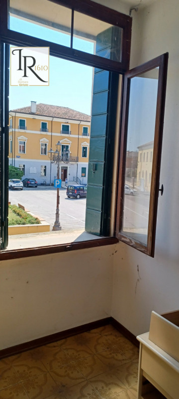Immagine 35 di Palazzo in vendita  a Trecenta