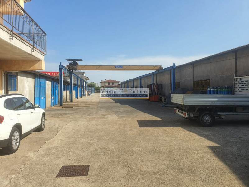 Immagine 26 di Capannone industriale in affitto  in Via industriale a Prevalle