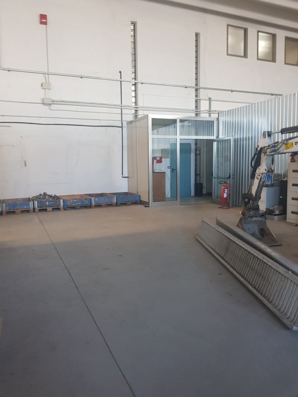 Immagine 2 di Capannone industriale in vendita  in Via Cavour a Este