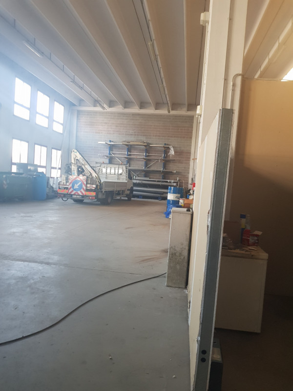 Immagine 3 di Capannone industriale in vendita  in Via Cavour a Este
