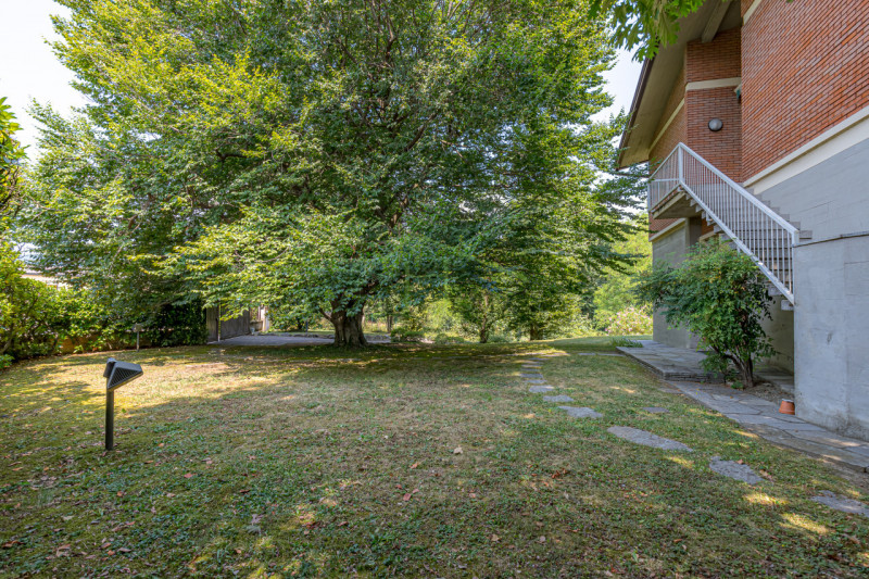 Immagine 4 di Casa bifamiliare in vendita  in Via appiani 1 a Merone