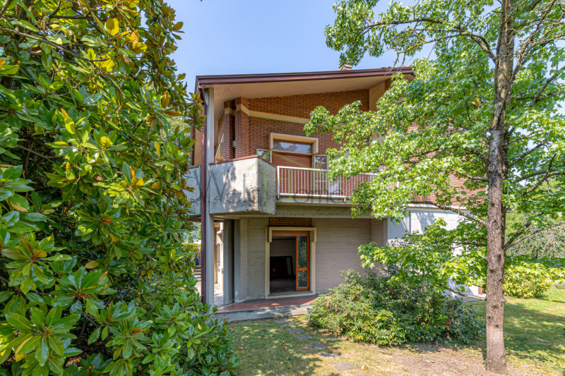 Immagine 8 di Casa bifamiliare in vendita  in Via appiani 1 a Merone