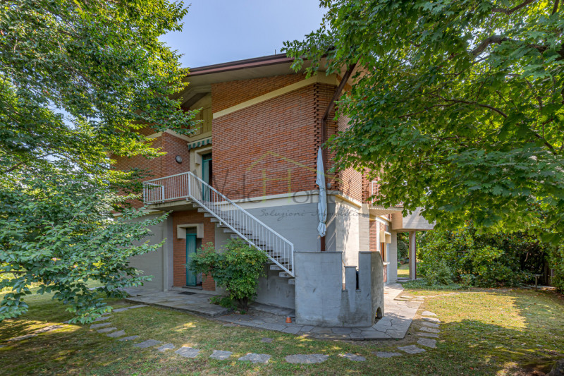 Immagine 9 di Casa bifamiliare in vendita  in Via appiani 1 a Merone