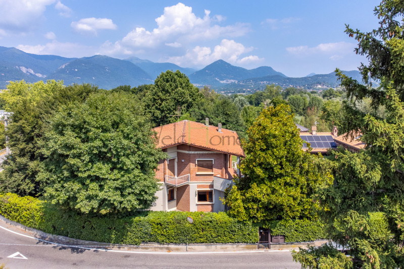 Immagine 12 di Casa bifamiliare in vendita  in Via appiani 1 a Merone