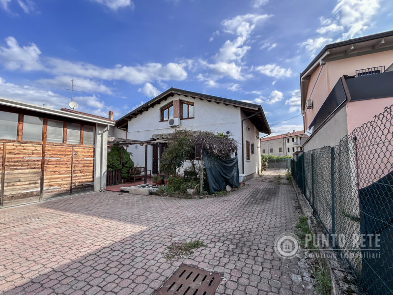 Immagine 21 di Casa indipendente in vendita  in Via Catene a Palu'