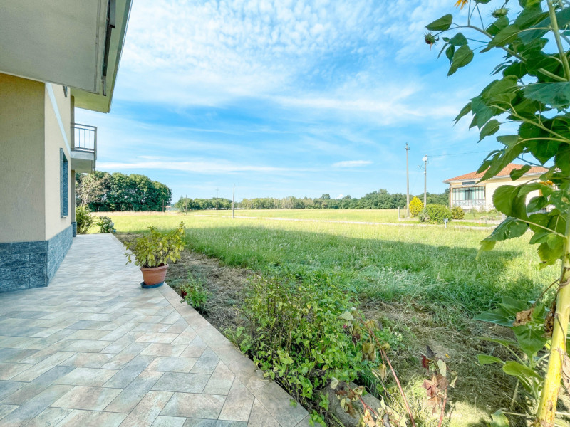 Immagine 26 di Casa indipendente in vendita  in località croce n 20 a Fontaneto D'agogna