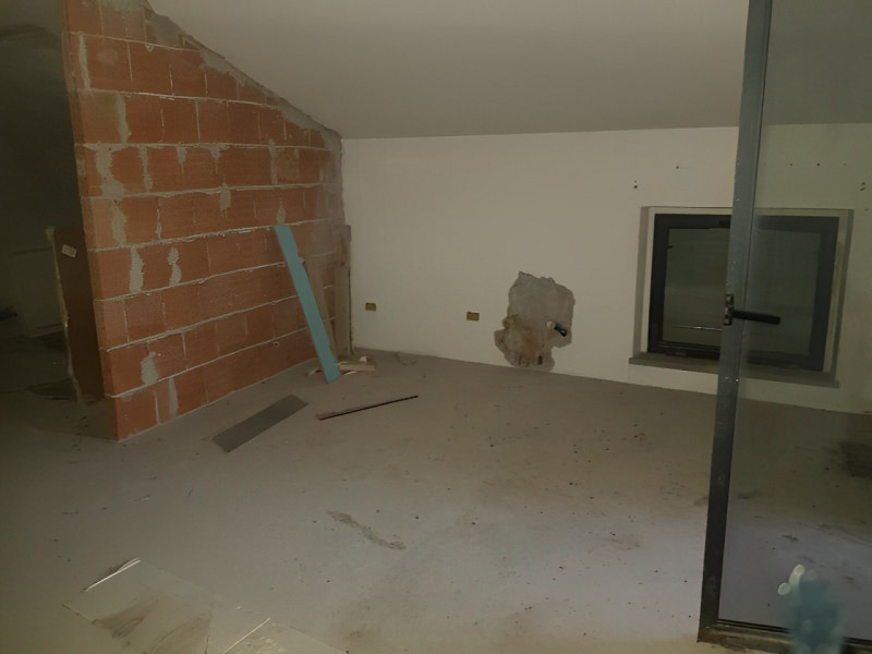 Immagine 11 di Magazzino in vendita  in via patrono d'Italia snc a Assisi