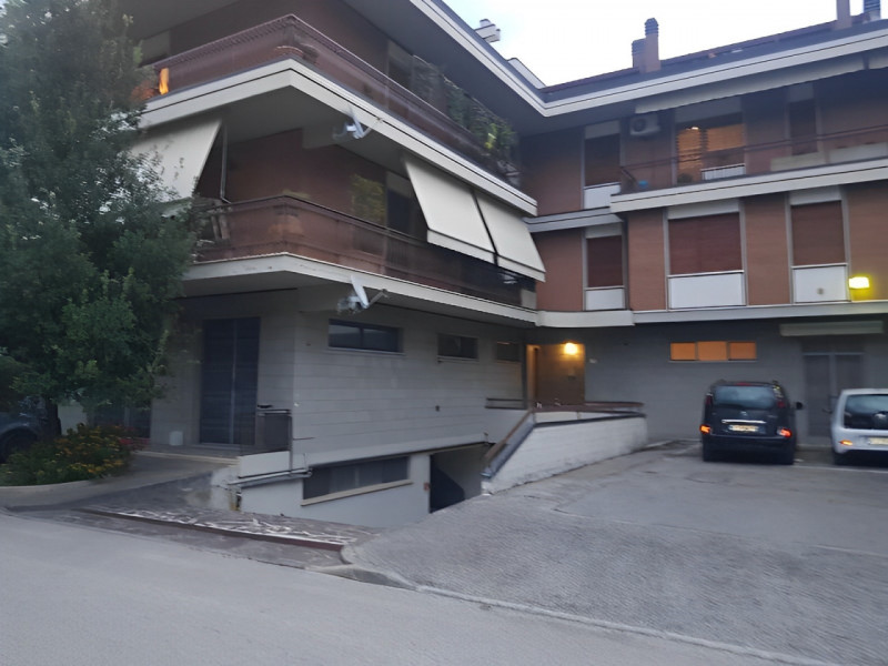 Immagine 18 di Magazzino in vendita  in via patrono d'Italia snc a Assisi