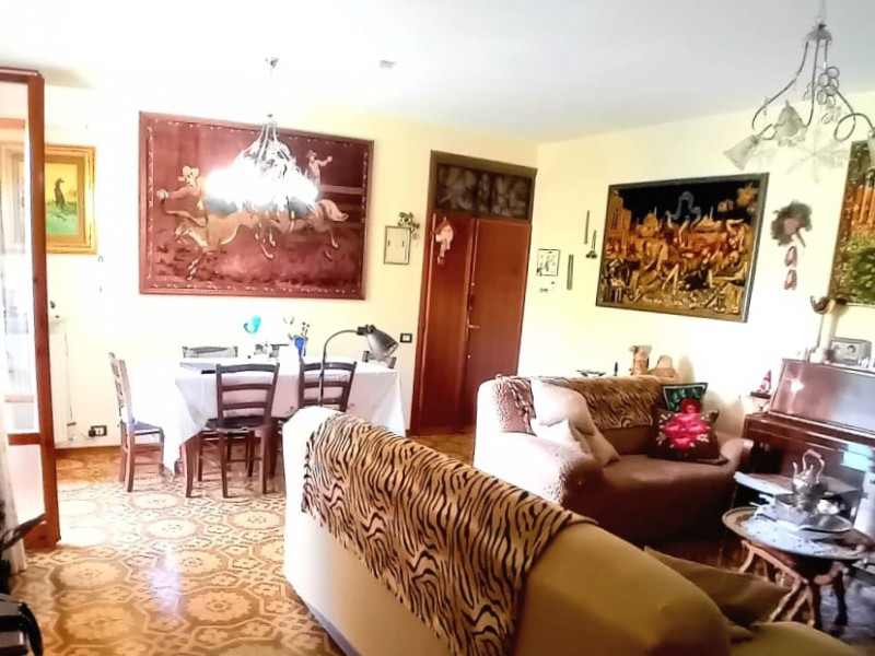 Immagine 2 di Appartamento in vendita  in via Roma a Tuoro Sul Trasimeno