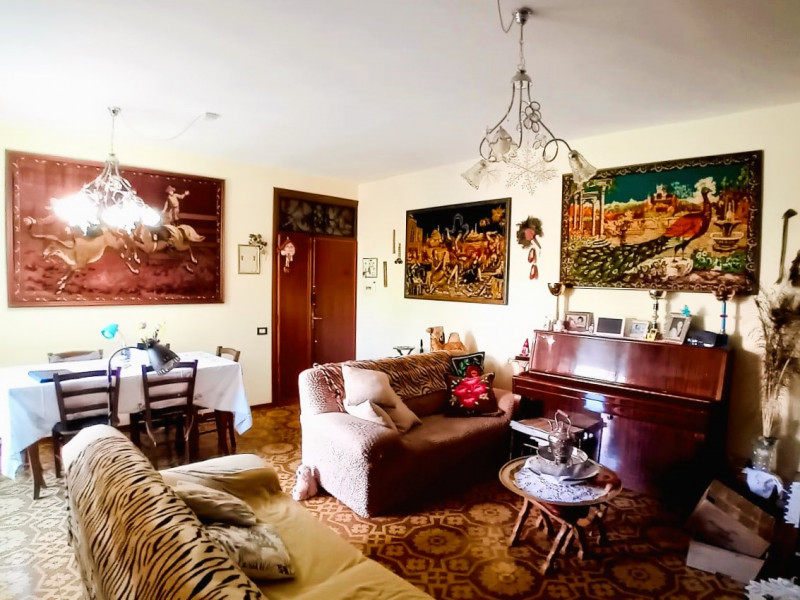 Immagine 4 di Appartamento in vendita  in via Roma a Tuoro Sul Trasimeno