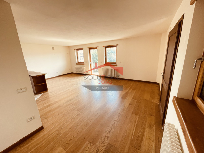 Immagine 2 di Appartamento in vendita  a Roana