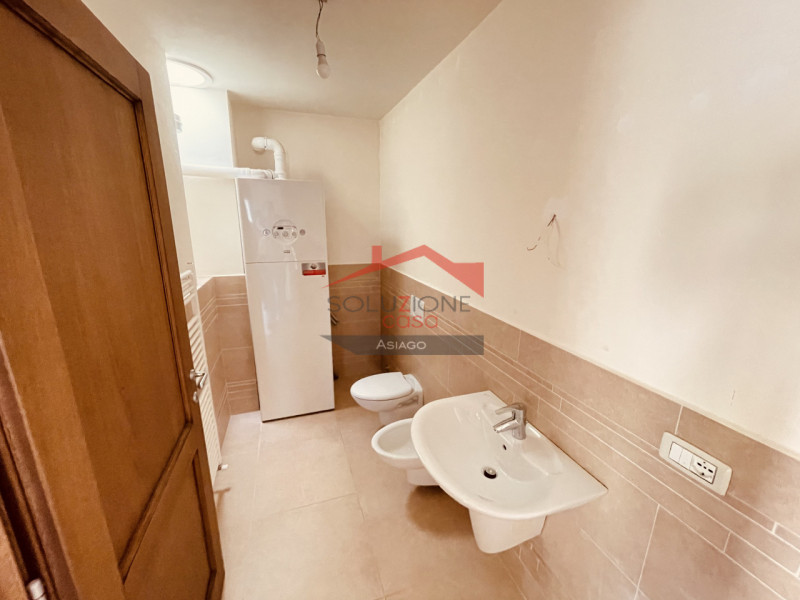 Immagine 12 di Appartamento in vendita  a Roana