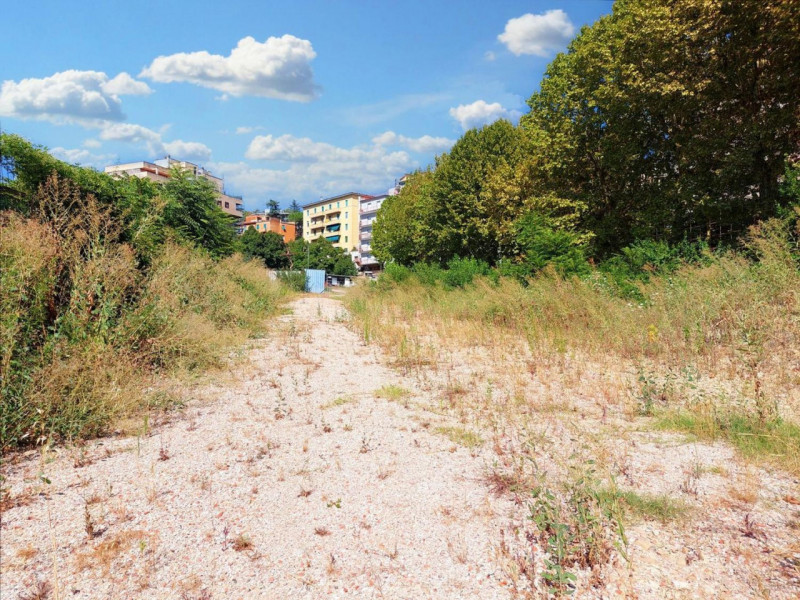 Immagine 14 di Terreno in vendita  in Via Mario Angeloni, N. snc a Perugia