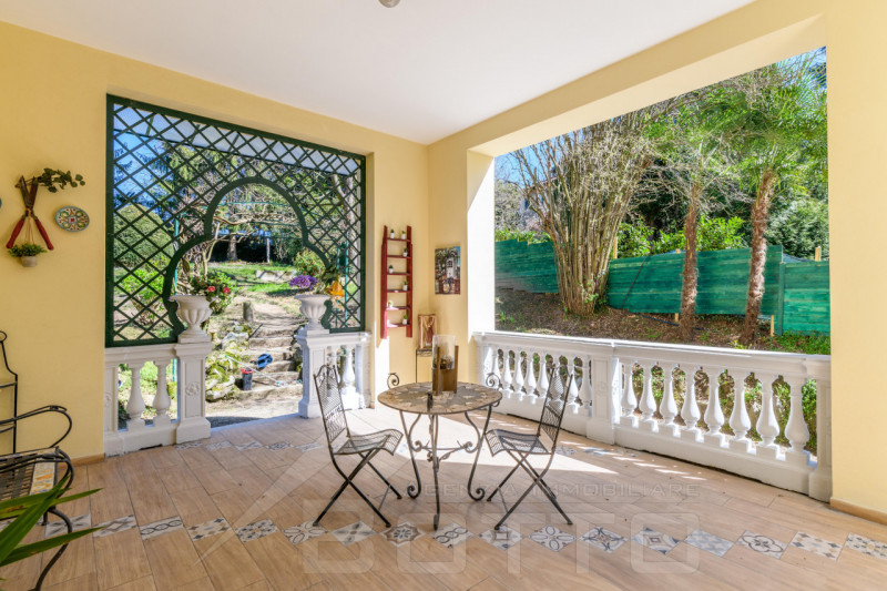 Immagine 2 di Villa in vendita  in Via Camillo Benso Conte di Cavour 40 a Castelletto Sopra Ticino