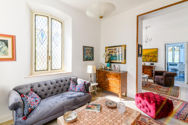 Immagine 3 di Villa in vendita  in Via Camillo Benso Conte di Cavour 40 a Castelletto Sopra Ticino