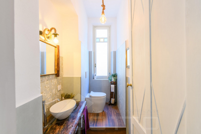 Immagine 10 di Villa in vendita  in Via Camillo Benso Conte di Cavour 40 a Castelletto Sopra Ticino