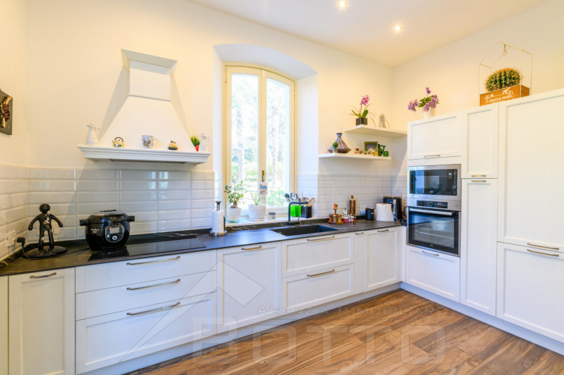 Immagine 11 di Villa in vendita  in Via Camillo Benso Conte di Cavour 40 a Castelletto Sopra Ticino