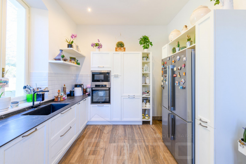 Immagine 12 di Villa in vendita  in Via Camillo Benso Conte di Cavour 40 a Castelletto Sopra Ticino