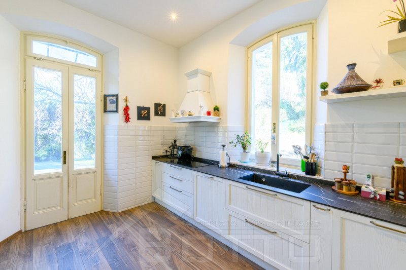 Immagine 13 di Villa in vendita  in Via Camillo Benso Conte di Cavour 40 a Castelletto Sopra Ticino