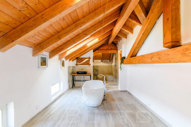 Immagine 33 di Villa in vendita  in Via Camillo Benso Conte di Cavour 40 a Castelletto Sopra Ticino