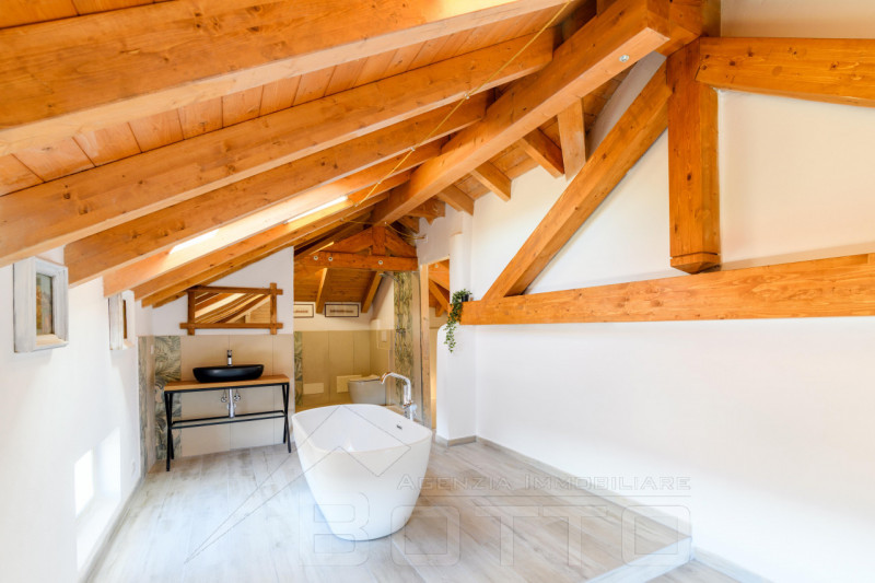 Immagine 34 di Villa in vendita  in Via Camillo Benso Conte di Cavour 40 a Castelletto Sopra Ticino