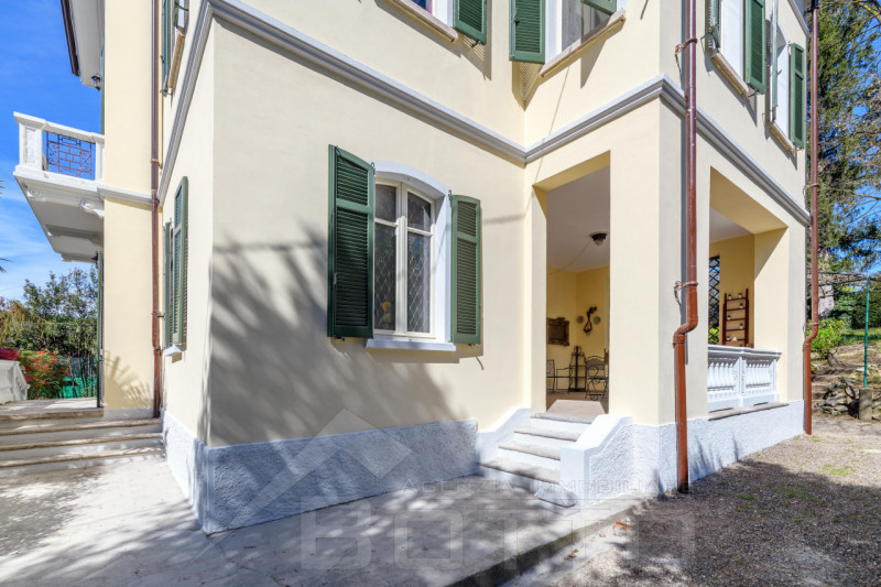Immagine 35 di Villa in vendita  in Via Camillo Benso Conte di Cavour 40 a Castelletto Sopra Ticino