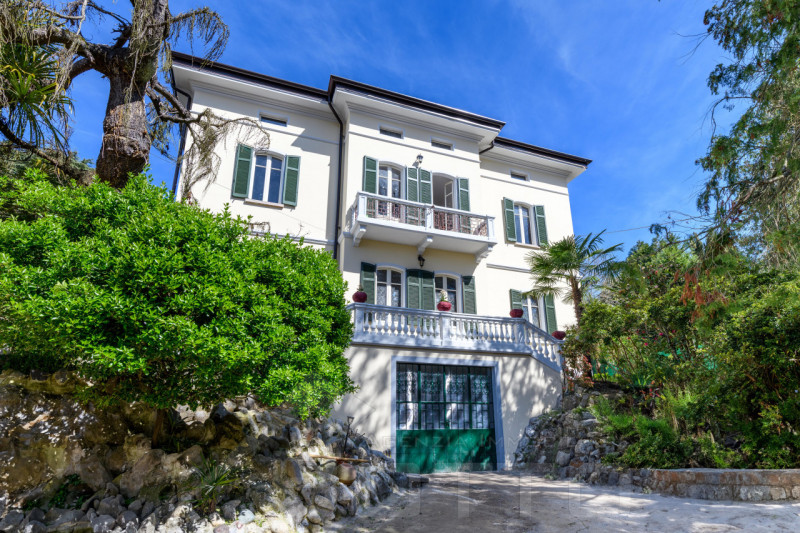 Immagine 37 di Villa in vendita  in Via Camillo Benso Conte di Cavour 40 a Castelletto Sopra Ticino