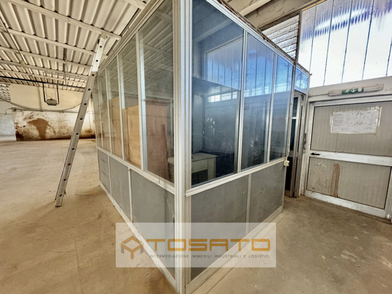 Immagine 5 di Capannone industriale in affitto  a Roverchiara