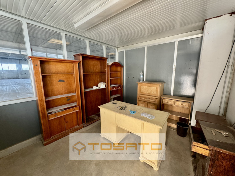 Immagine 7 di Capannone industriale in affitto  a Roverchiara