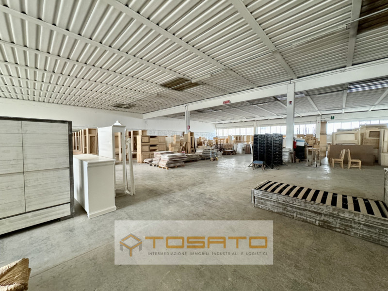 Immagine 4 di Capannone industriale in affitto  a Roverchiara